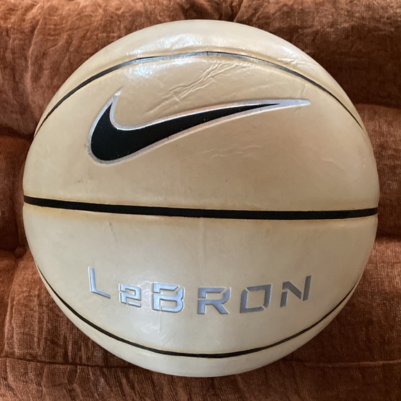 Vintage- LeBron James Basketball - Picture 3 of 4